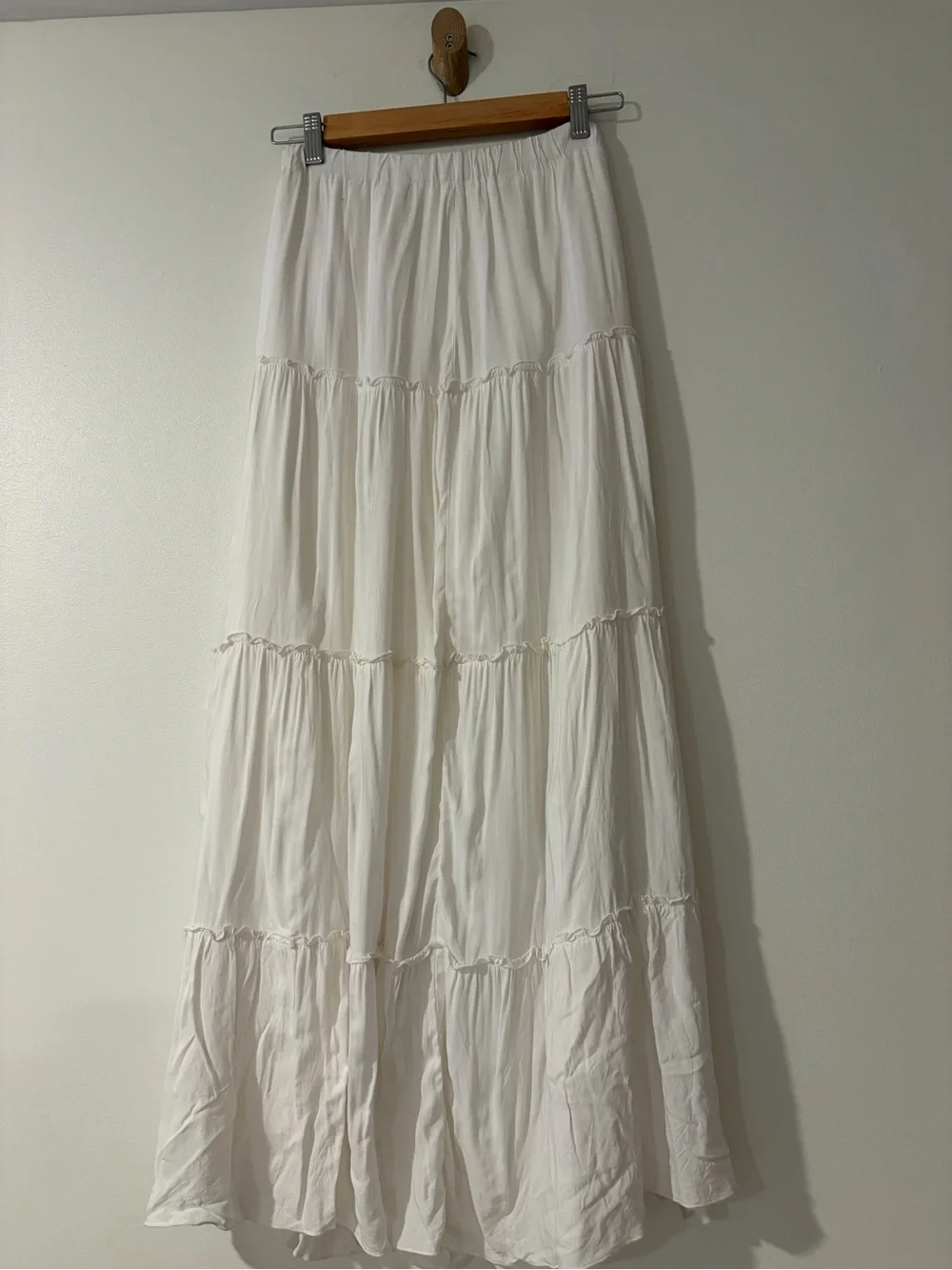 Brandy Melville Women's White Tiered Maxi Skirt - Picture 2 of 6